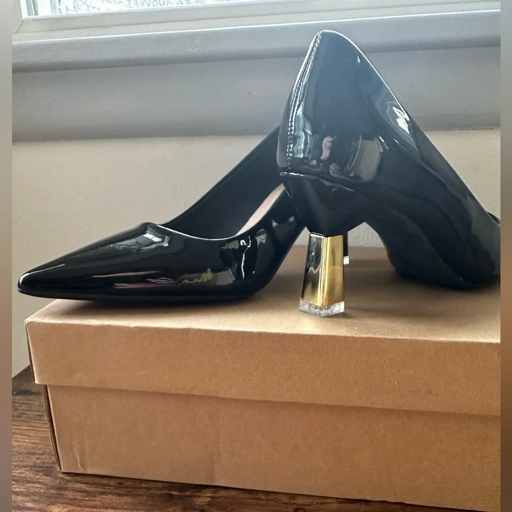 NEW! Size 40 women’s black patent leather pumps with gold and clear heel - Picture 8 of 15